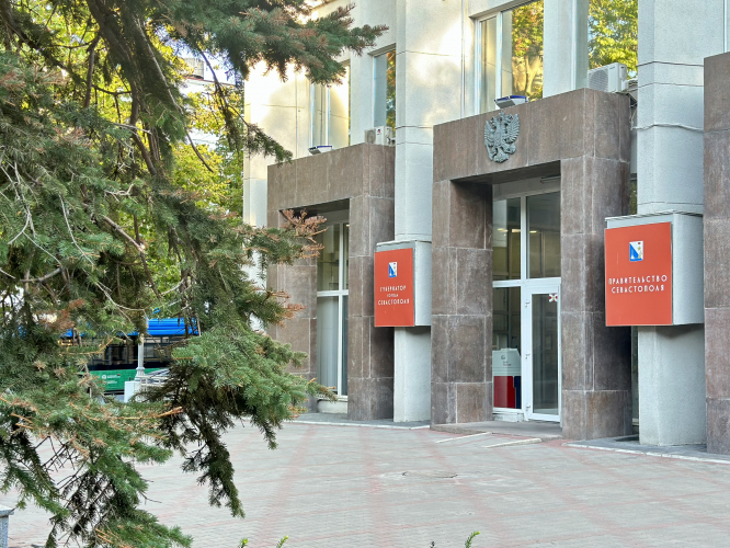 Правительство Севастополя информирует о принятых мерах по завершению ремонтных работ в доме № 18 по улице Леваневского