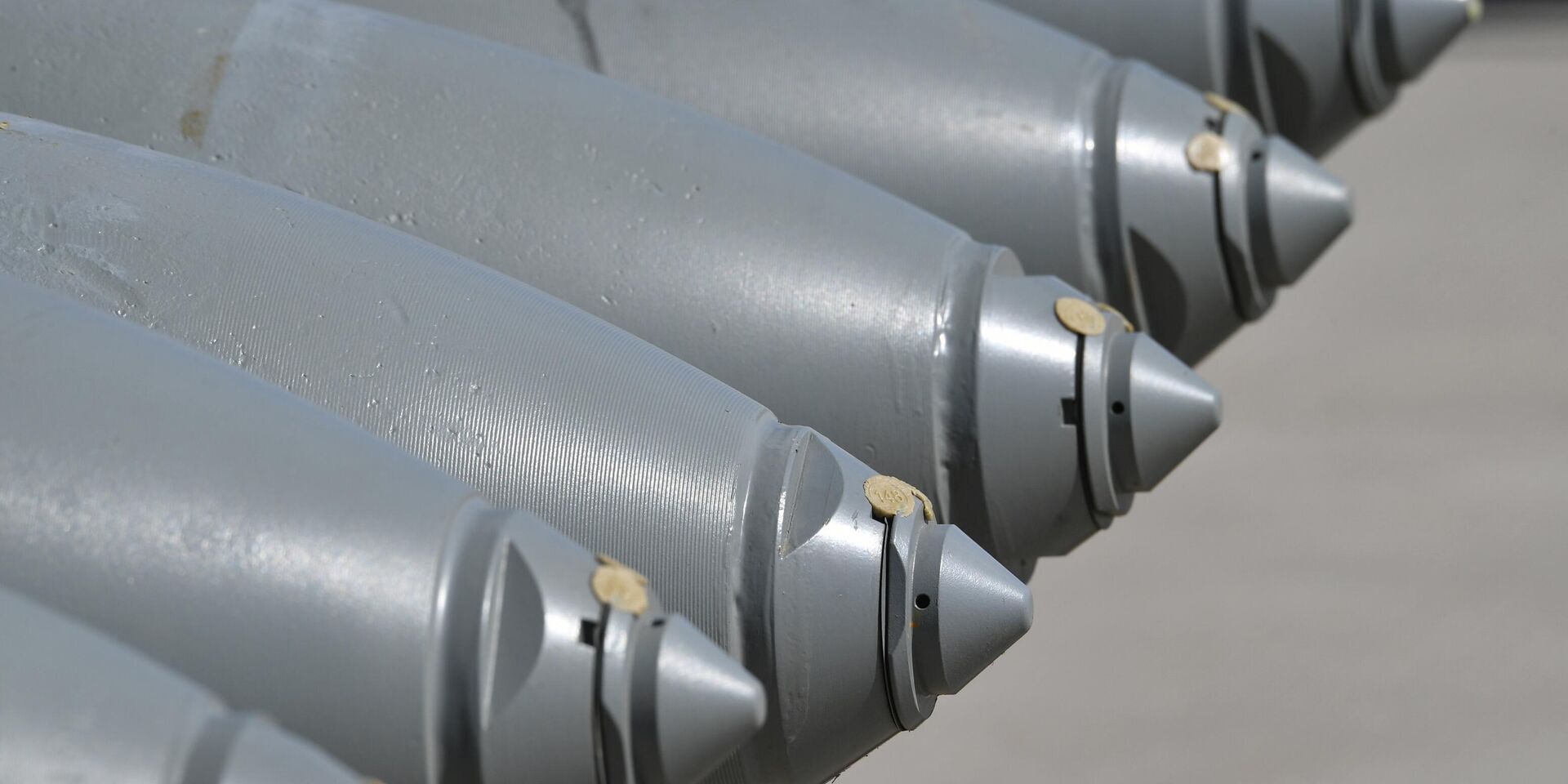 Авиабомбы ФАБ-500 на полевом аэродроме, где базируются самолеты ВКС РФ, задействованные в специальной военной операции - ИноСМИ, 1920, 22.10.2025