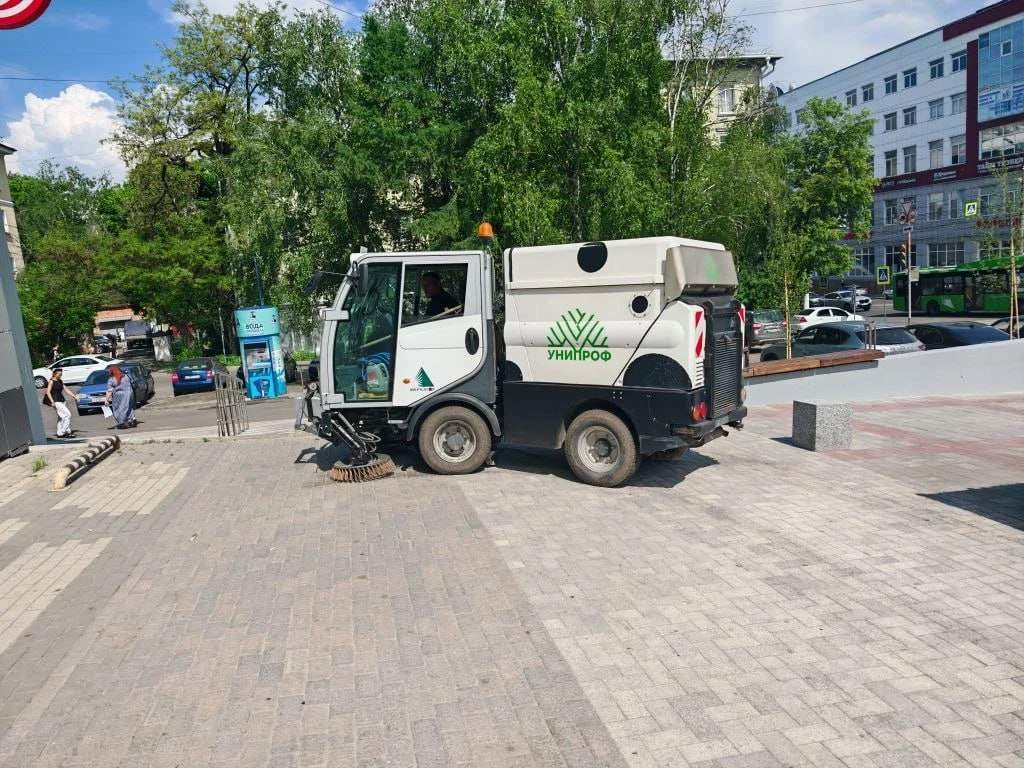 В Курске 30 рабочих вышли убирать парки и скверы