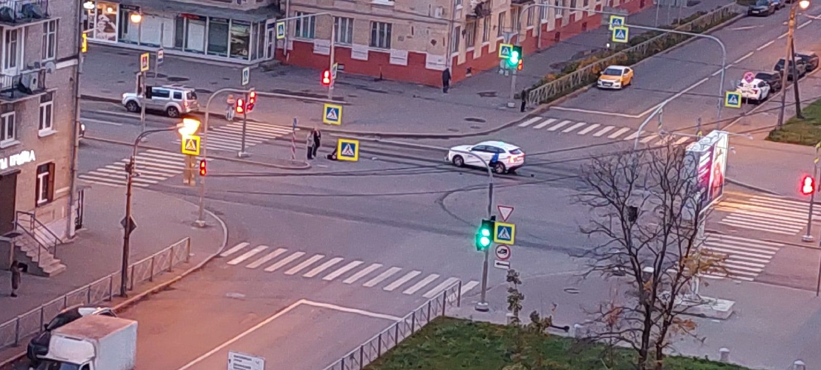 На перекрестке ул москва. ДТП Варшавская Благодатная. Перекресток дорог. Перекресток улица. Перекресток фото.