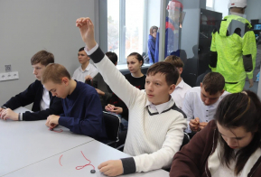 Школьникам из Дебальцево помогают выбрать востребованную профессию и сформировать карьерную траекторию