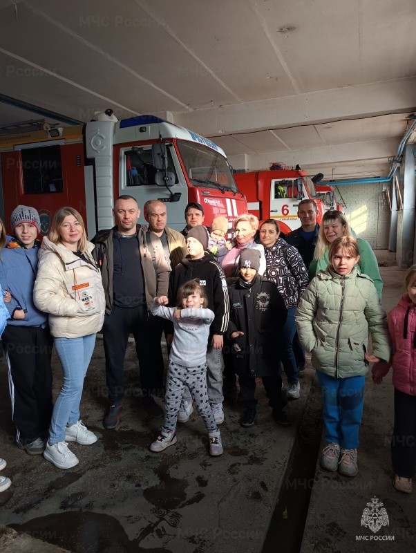 Сотрудники МЧС России провели увлекательную экскурсию для подопечных БРООИК «Мы Вместе»
