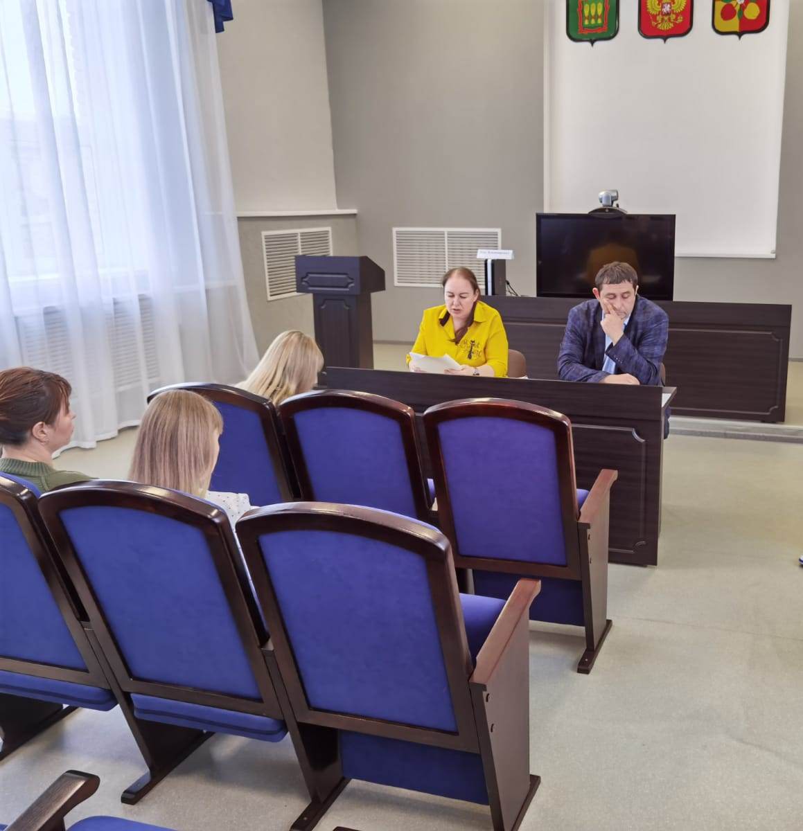  В администрации Бековского района состоялось внеочередное заседание Комиссии по делам несовершеннолетних и защите их прав
