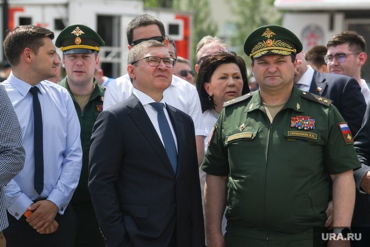 День России: вручение воинских наград и выставка трофеев в Верхней Пышме. Свердловская область