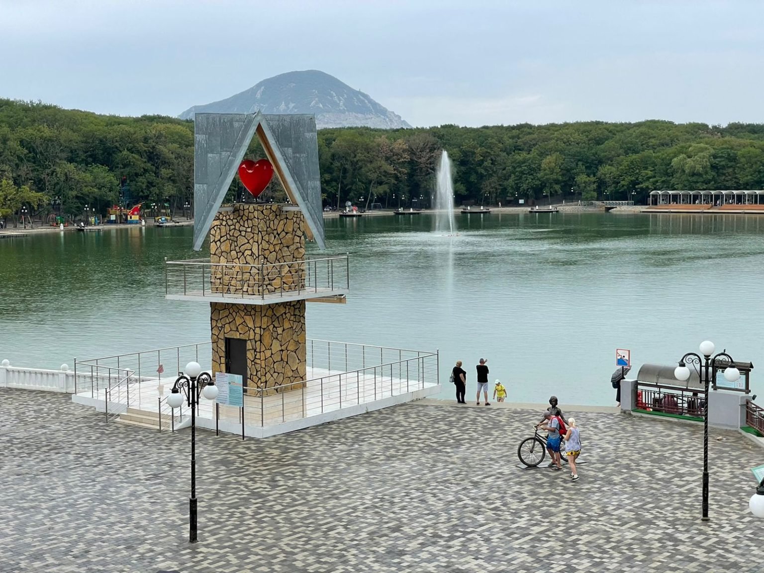 Курортное озеро в железноводске. Курортное озеро в железноводске. Курортное озеро 30 ка железноводск. Озеро 30ка железноводск. Курортное озеро 30 ка железноводск.