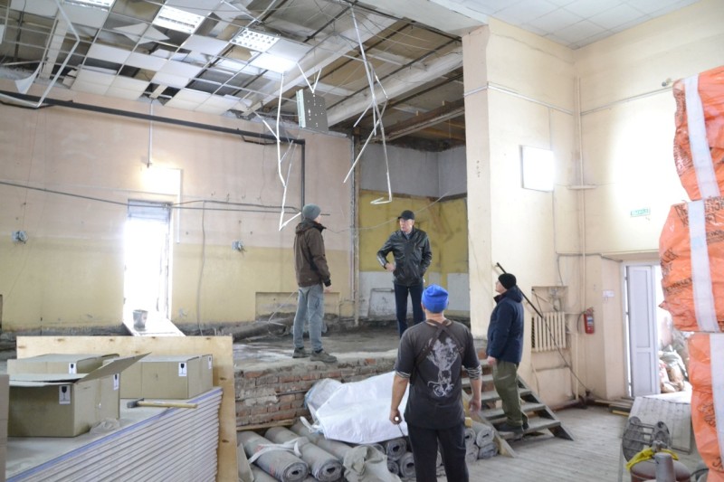 Глава Усть-Цилемского района Николай Канев проинспектировал ход капитального ремонта в культурном центре
