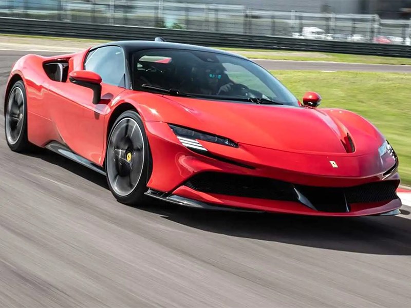 Первый электрический суперкар от Ferrari обойдется покупателям минимум в полмиллиона евро 