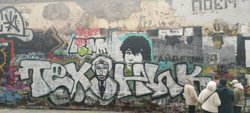 Такого вандализма со стеной Цоя фанаты рок-музыканта никогда не видели