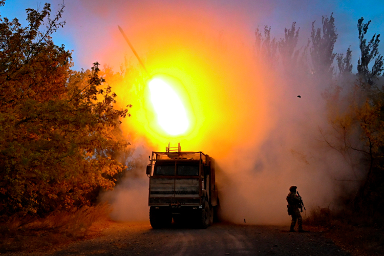 «Войны, как правило, прекращаются в тот момент, когда одна из сторон почувствует, что дальше продолжать она уже не может. Потенциал у вооруженных сил России и Украины еще сохраняется»