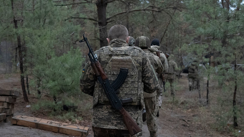 Молодым украинцам могут запретить покидать страну без базовой военной подготовки