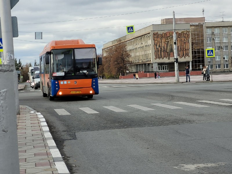 Автобусы каменск уральский. Большие автобусы. Городской автобус перед. Оптимизация маршрута фото. Урал 20 автобус.