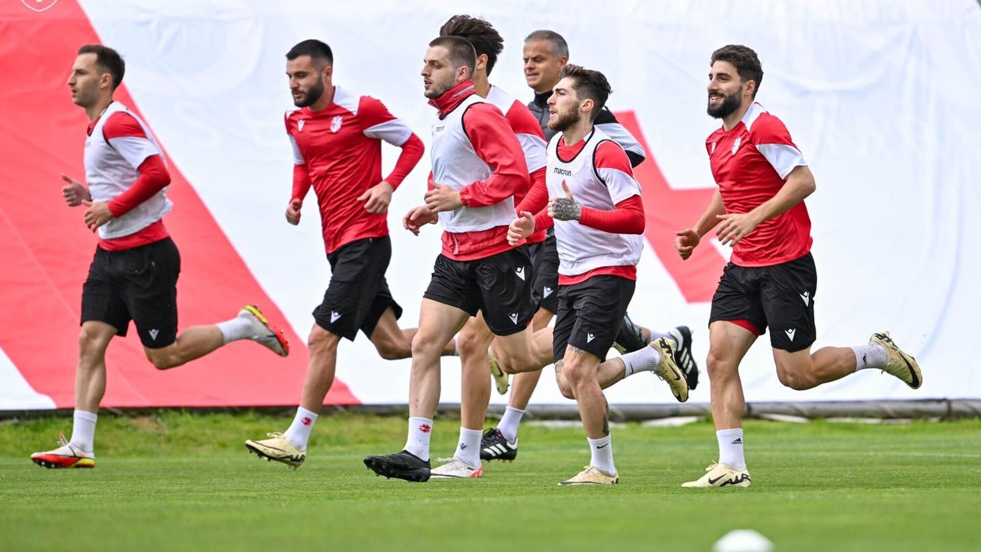 Тренировка сборной Грузии по футболу - Sputnik Грузия, 1920, 06.11.2025