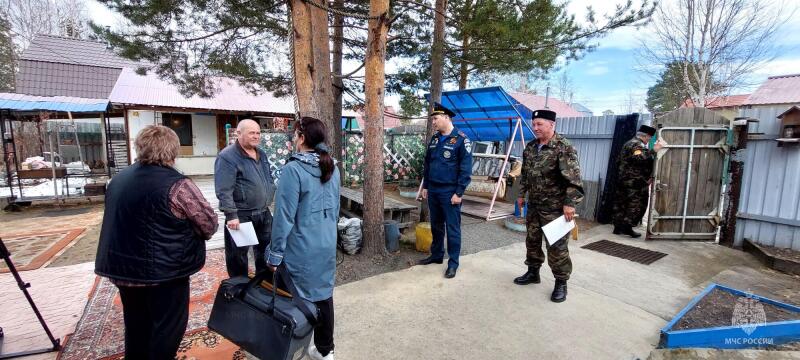 Сотрудники МЧС России совместно с казачеством провели рейд по садово-огородническим товариществам города Радужного в условиях особого противопожарного режима