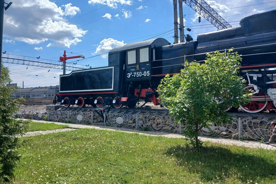 Сотрудники ПривЖД провели благоустройство и реставрацию памятных мест ко Дню Победы