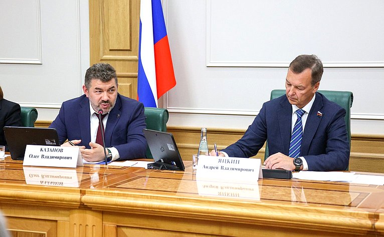 «Парламентский диалог» с руководителем Федерального агентства по недропользованию Олегом Казановым