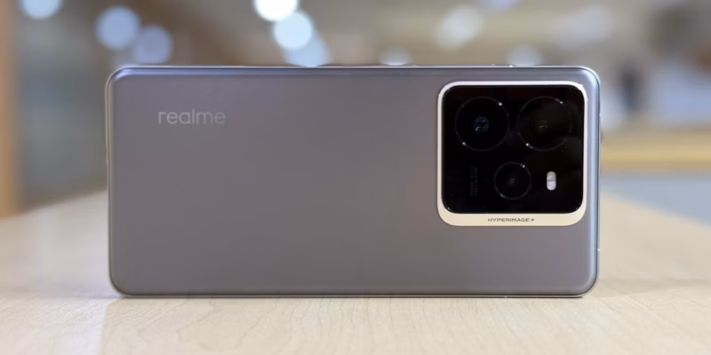 Realme GT 7: раскрыт финальный дизайн и расцветки смартфона (1730105304 3341.jpeg)