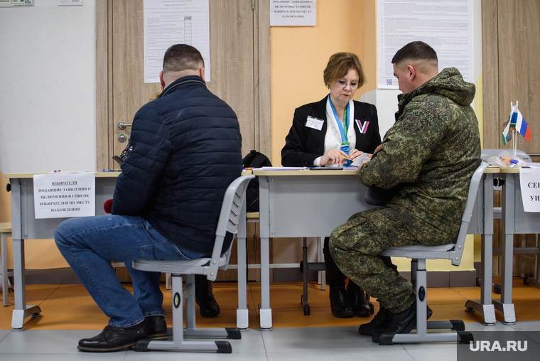 Выборы-2024. Екатеринбург, уик, военнослужащий, избирательный участок, голосование, избиратели, военный, выборы 2024