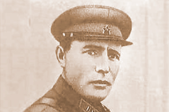 Последний из командующих Севастопольского оборонительного района генерал-майор Петр Новиков покинул осажденный город последним. Будучи тяжело раненным, попал в плен