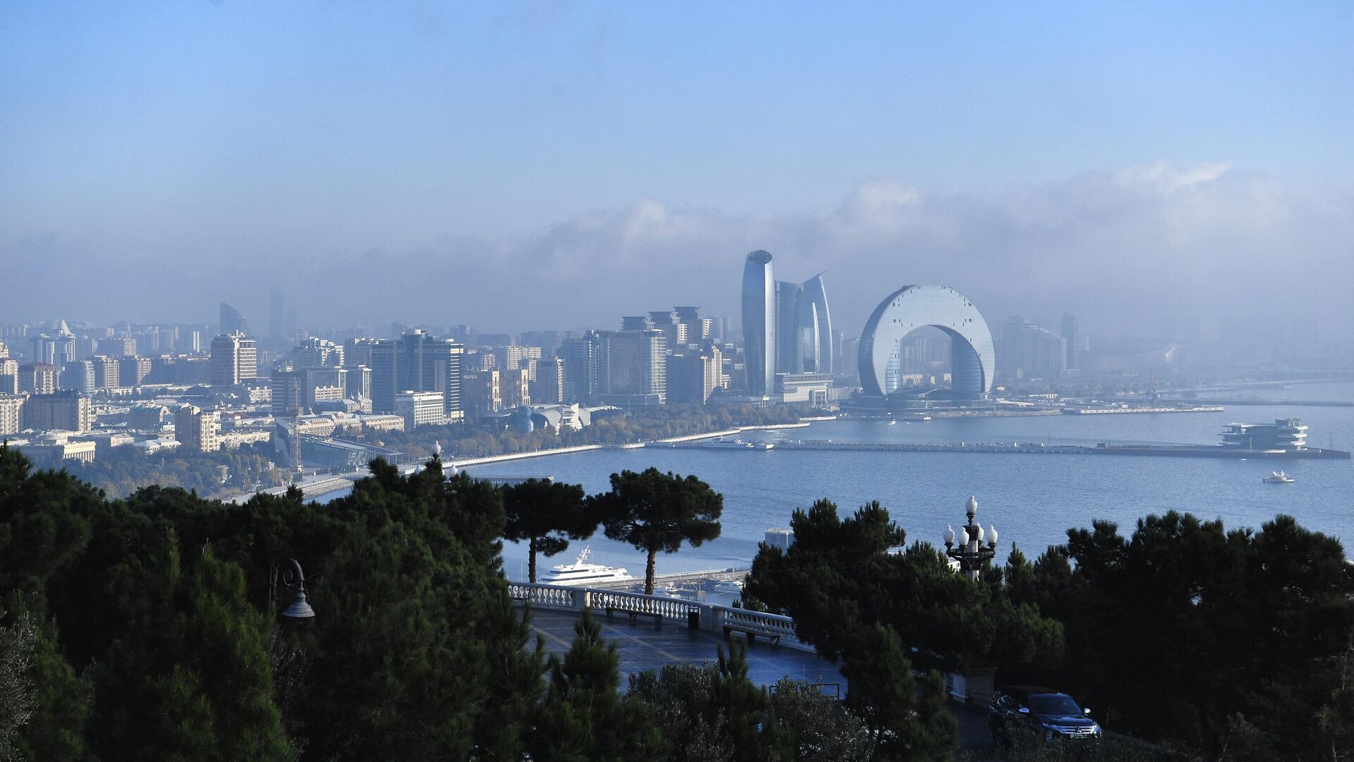 Набережная в Баку. - Sputnik Узбекистан, 1920, 18.05.2023