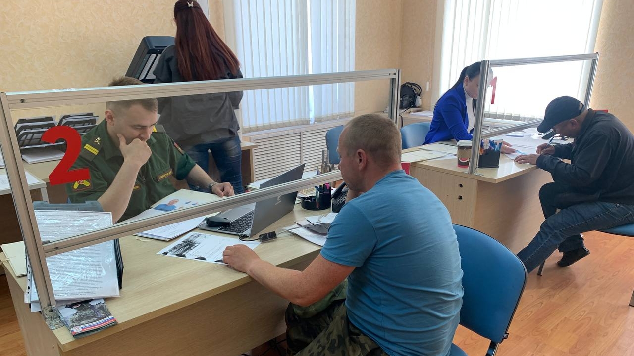 Военкомат тула чапаева 140. Военная служба по контракту. Военные служащие. Военкомат. Тульский распределительный военкомат.