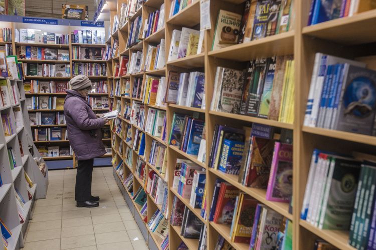 Крупнейшие сети — местные, с 20-летней историей: «Дом книги» (работает на рынке еще с начала 2000-х) и «Любимый книжный» конкурируют с федеральным «Читай-городом», независимой «Сменой» и единичными букинистическими магазинами