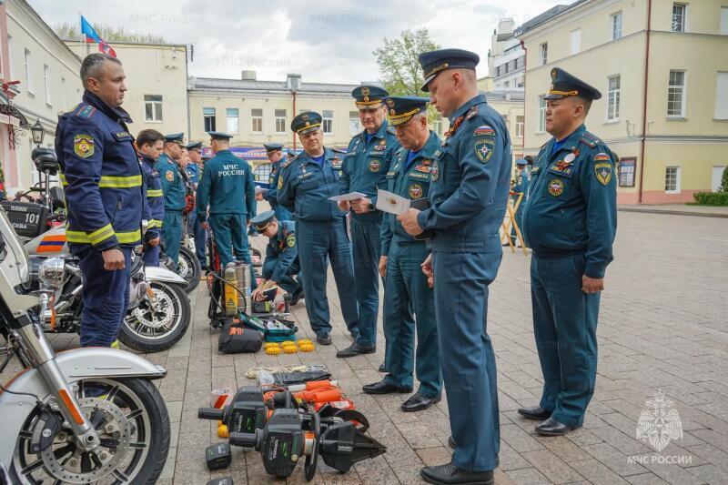 Группы экстренного реагирования на пожарно-спасательных мотоциклах МЧС России обеспечивают безопасность в столице