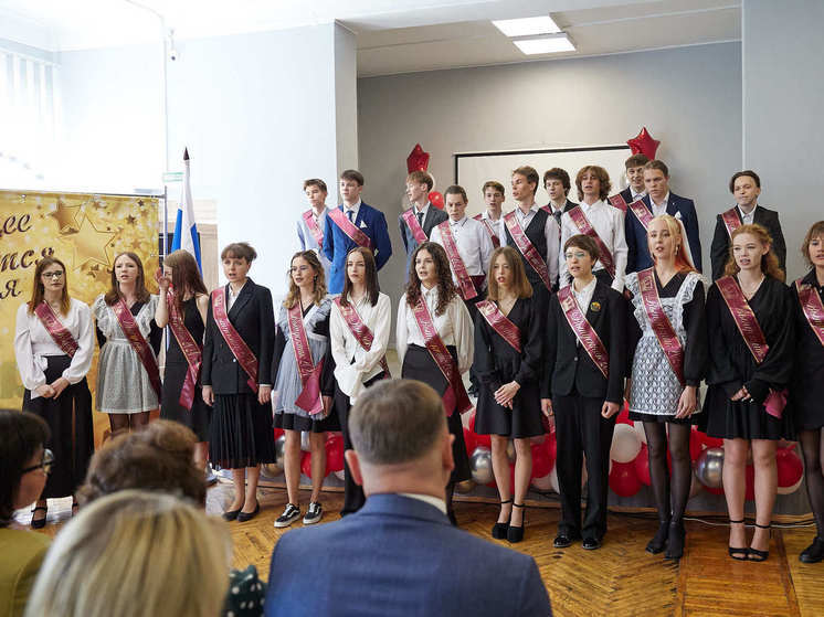 Более 1300 школьников Южно-Сахалинска услышали последний звонок