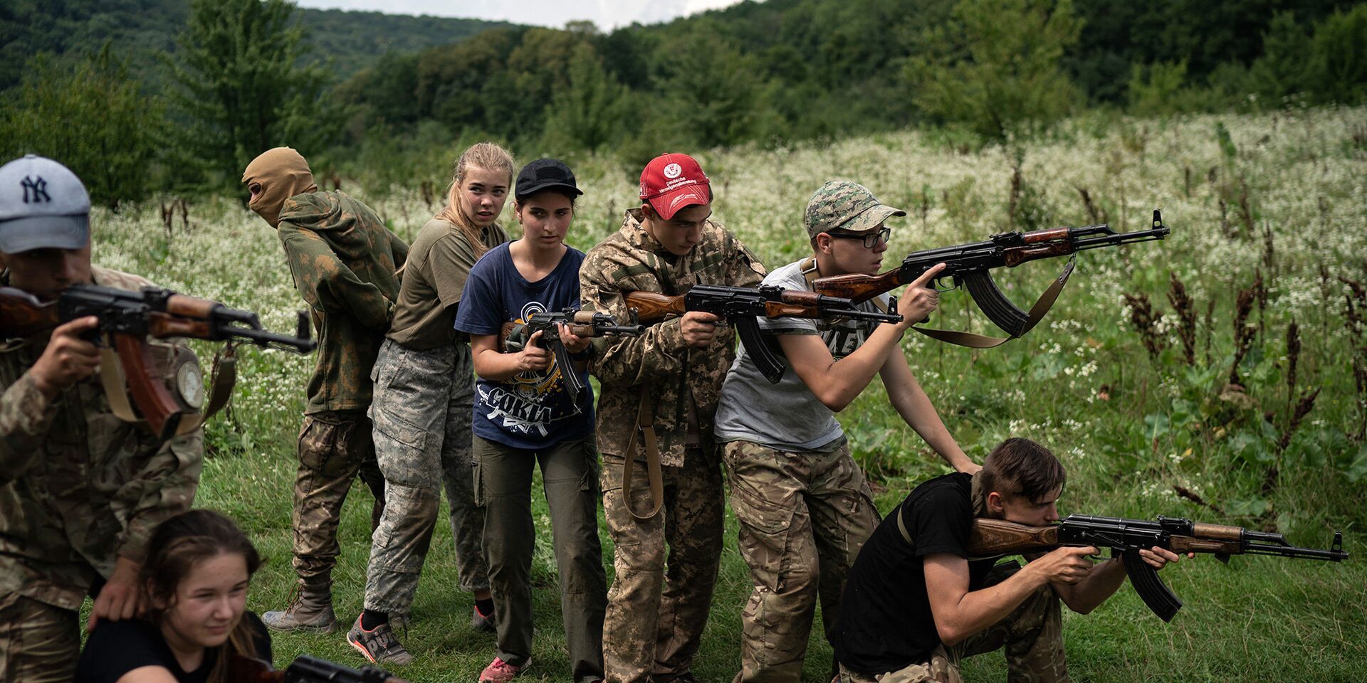 Дети во время военной подготовки в специализированном летнем лагере под Тернополем, Украина - ИноСМИ, 1920, 13.09.2025