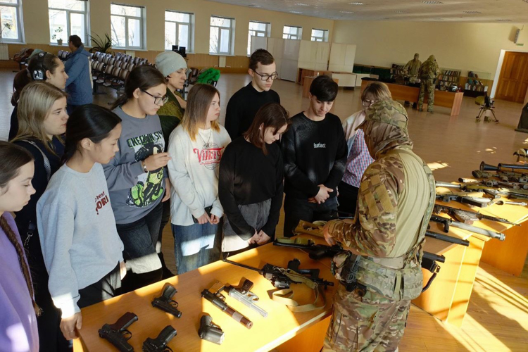 В Хабаровске росгвардейцы почтили память боевых товарищей, погибших при исполнении служебных обязанностей