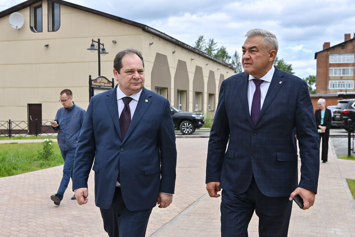 Изображение новости "Ростислав Гольдштейн посетил обновлённый парк «Берёзовая Роща» в Сосногорске"