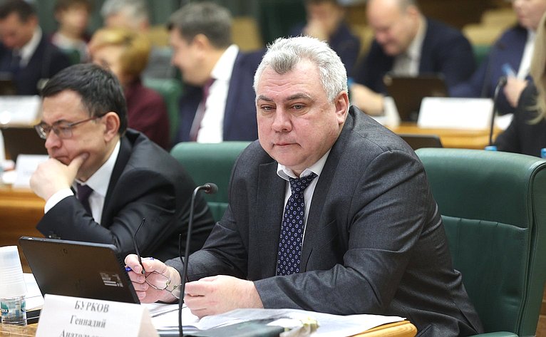 Круглый стол на тему «Особый порядок привлечения к административной ответственности судей и иных должностных лиц, выполняющих определенные государственные функции»