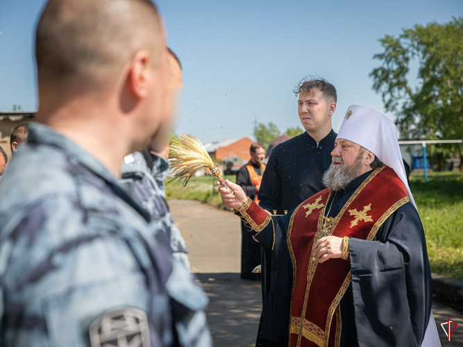 Митрополит Ижевский и Удмуртский Викторин совершил божественную литургию в храме на территории ОМОН «Барс»