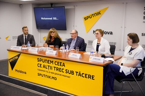 Видеомост на тему: Русская литература как основной компонент межнационального диалога - Sputnik Молдова