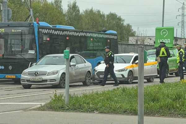 Почувствовавший себя плохо таксист устроил ДТП в «новом городе»