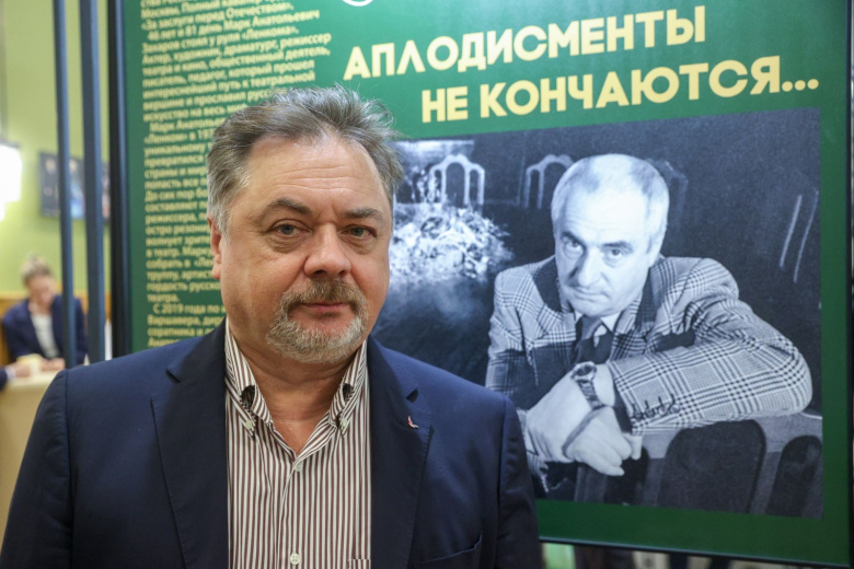 «Папины дочки», отказ уезжать из РФ, машина на СВО: как живет Андрей Леонов