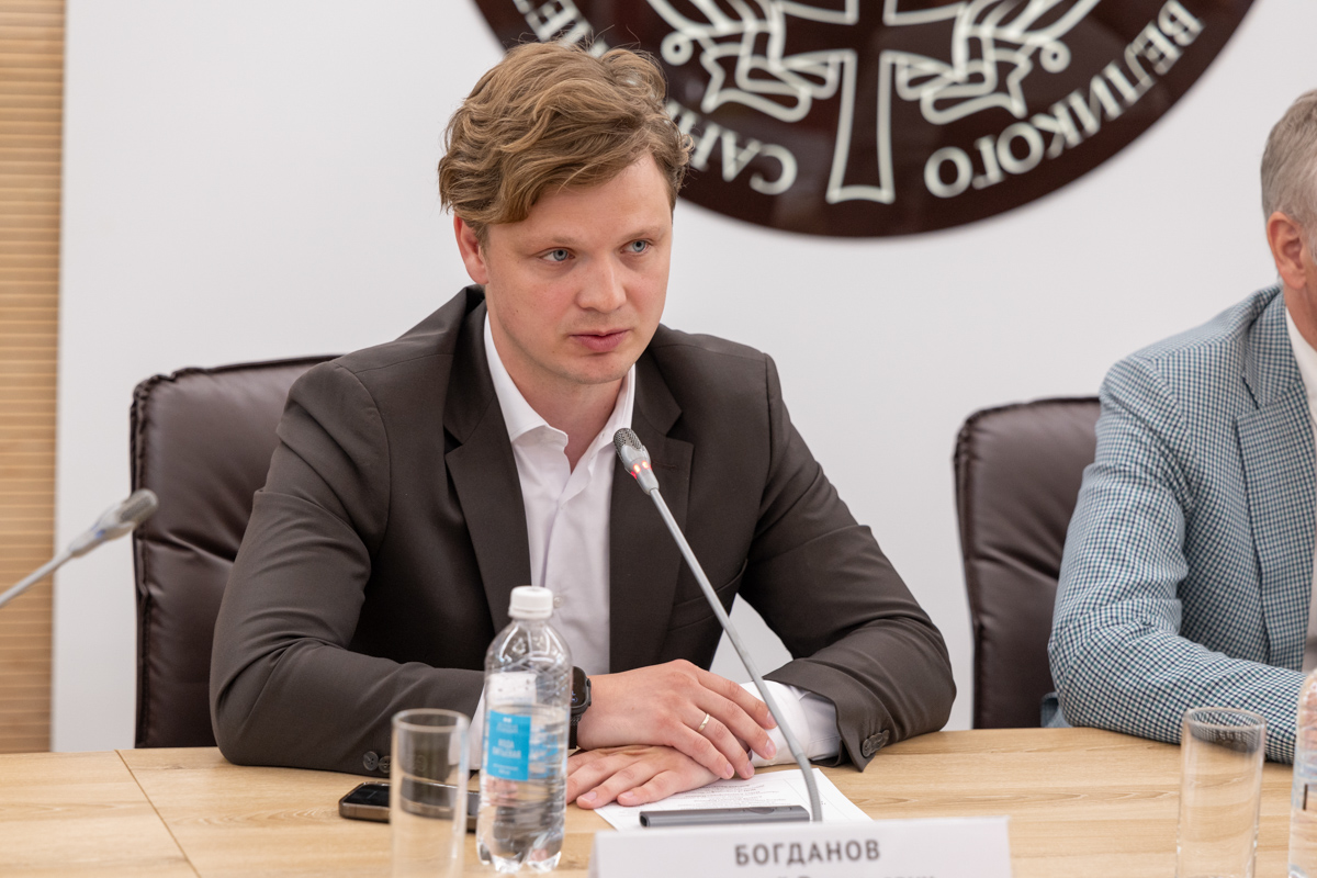 Директор Научно-образовательного центра «Газпромнефть-Политех» Дмитрий Богданов осветил ключевые проекты центра, направленные на цифровизацию нефтегазовой отрасли 