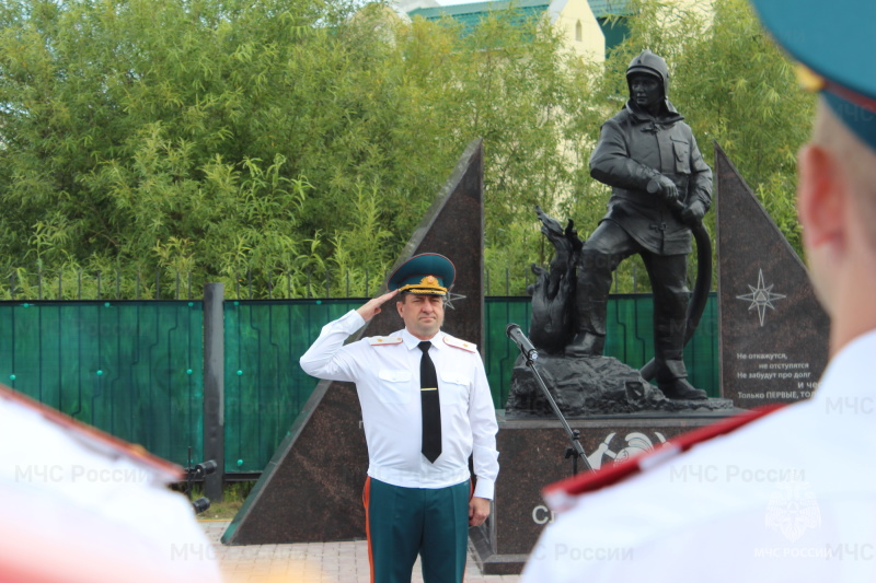 98 лет на страже безопасности: Торжественное собрание в 132-й пожарно-спасательной части Ханты-Мансийска