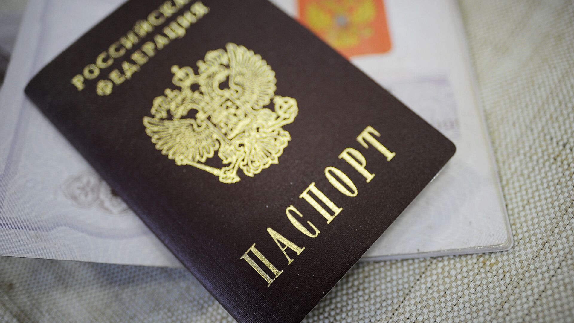 Юрист рассказала, можно ли заменить российский паспорт за границей
