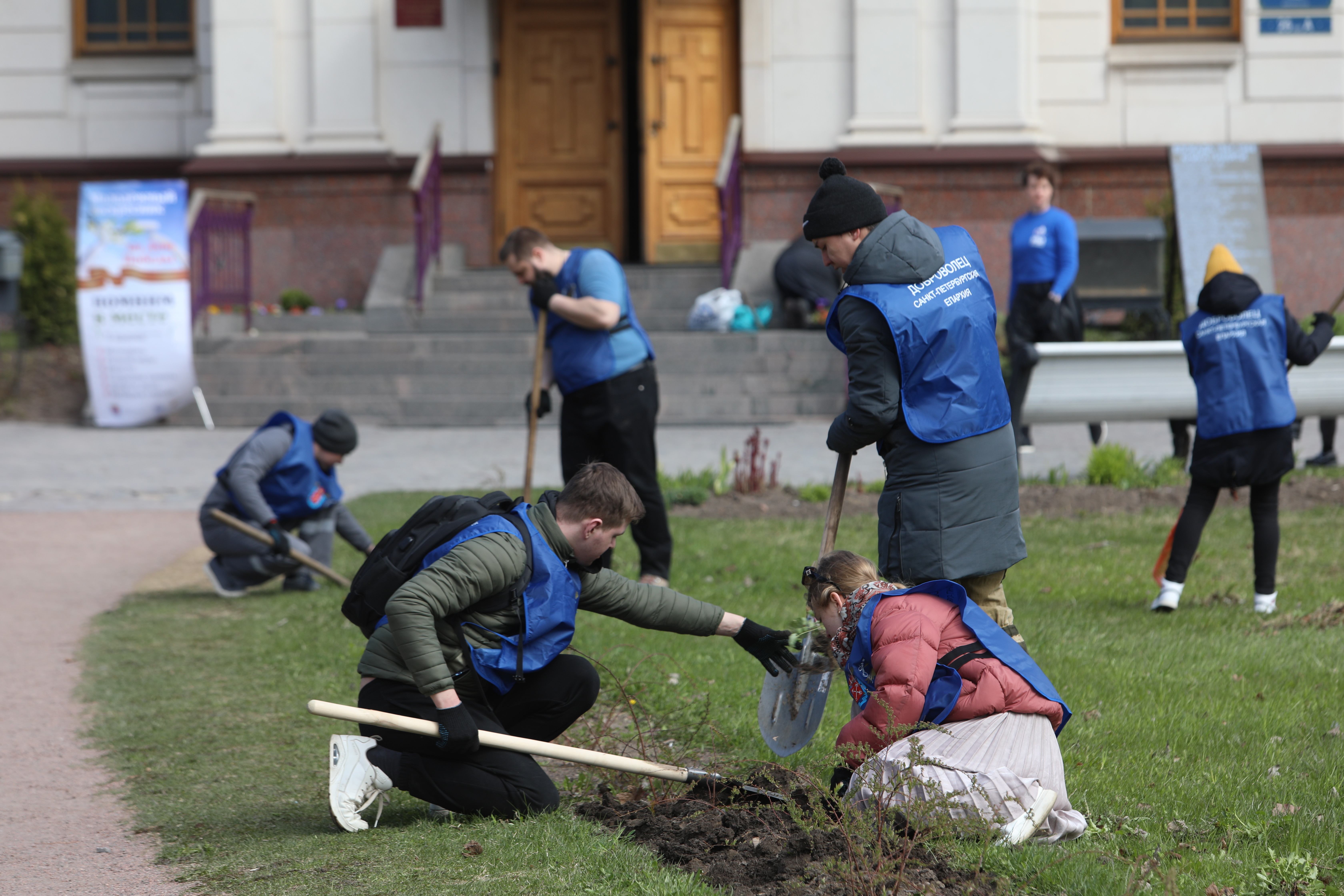 Общегородской субботник 2024 санкт петербург. МБОУ СОШ 1 ст Кардоникской. Сквер на Полынковской. Полынковское кладбище. Полынковское кладбище Тамбов.