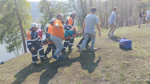 В Башкирии с Красной скалы сорвался 56-летний ​турист из Нижневартовска