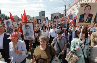 По главной улице Челябинска прошел «Бессмертный полк» 