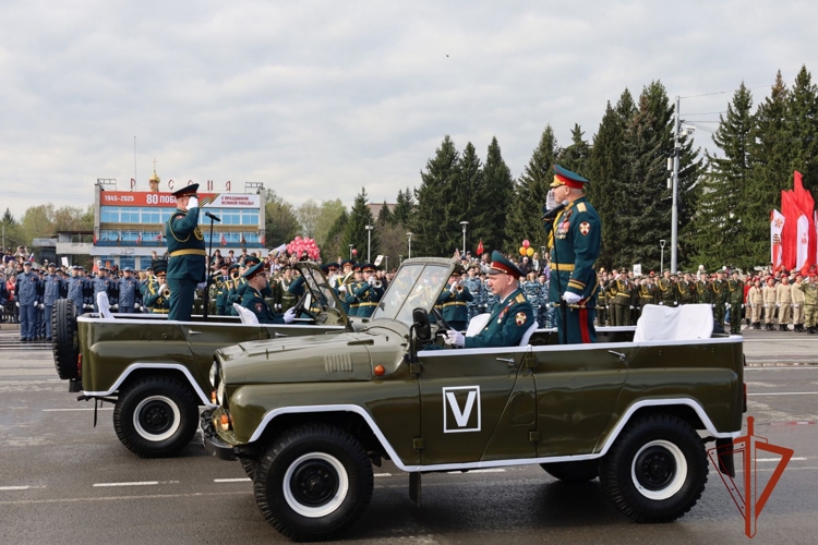 Командир Северского соединения Росгвардии принял праздничный парад в честь юбилея Великой Победы (видео)