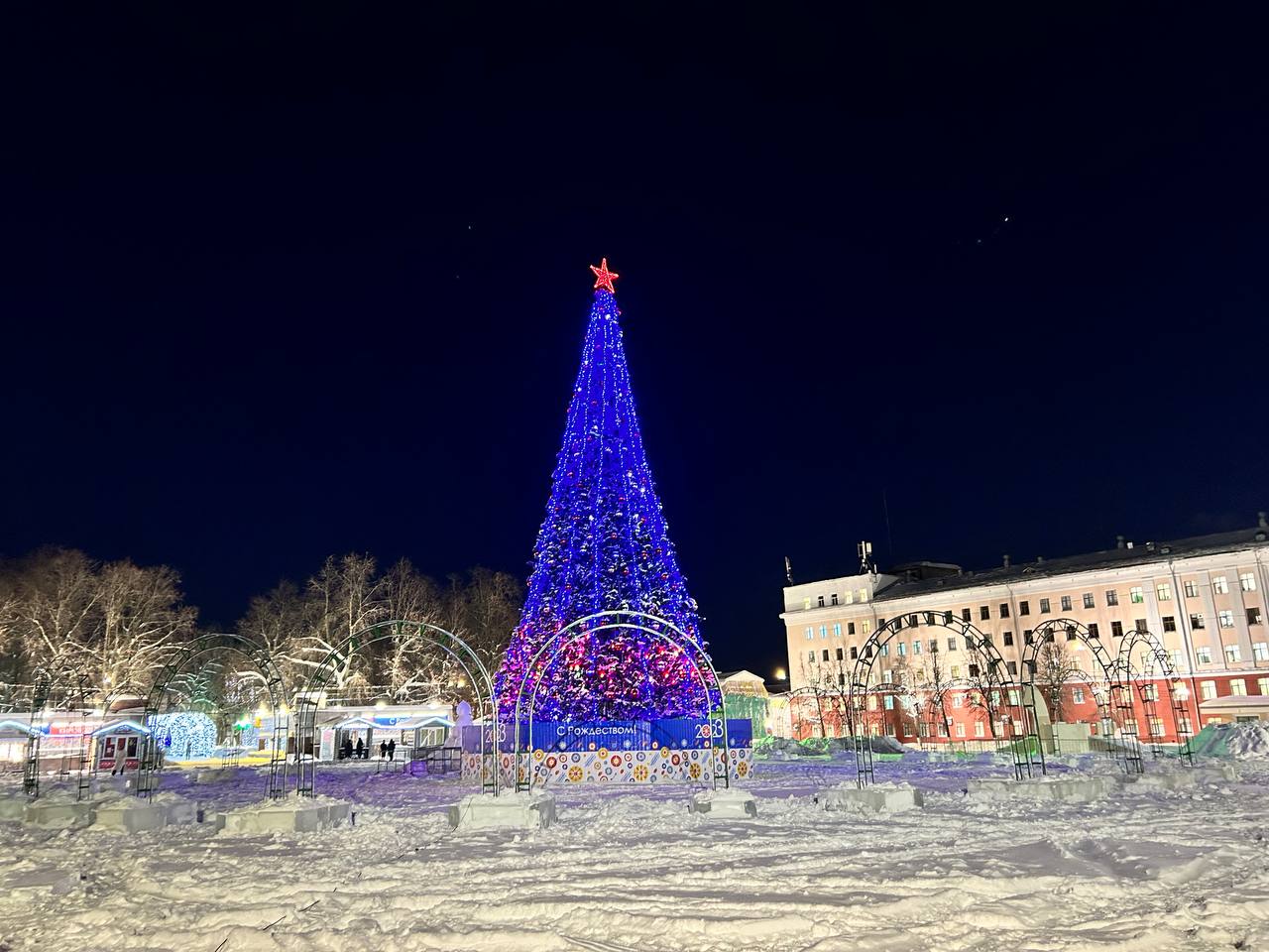 театральная площадь города кирова