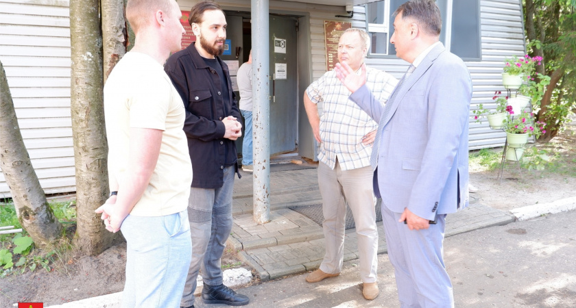 Глава Минюста Коми пригрозил штрафами подрядчику за срыв сроков ремонта Дворца бракосочетания в Сыктывкаре 