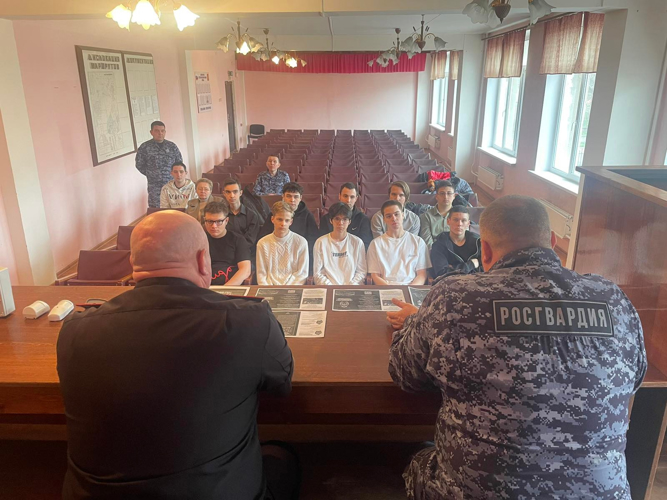 Военно-патриотическая акция «День призывника» проведена росгвардейцами в Магнитогорске