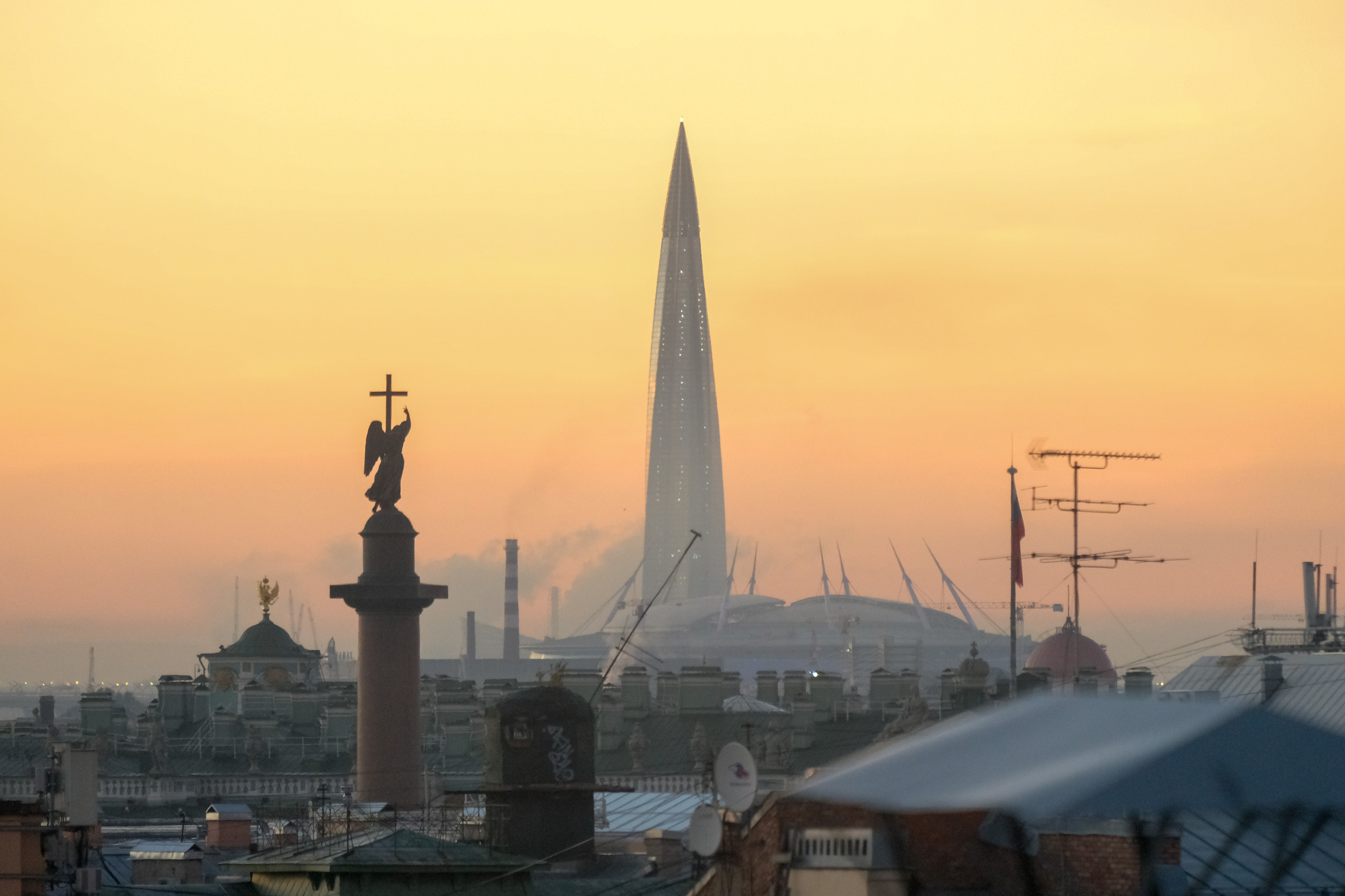 петропавловская крепость и лахта центр