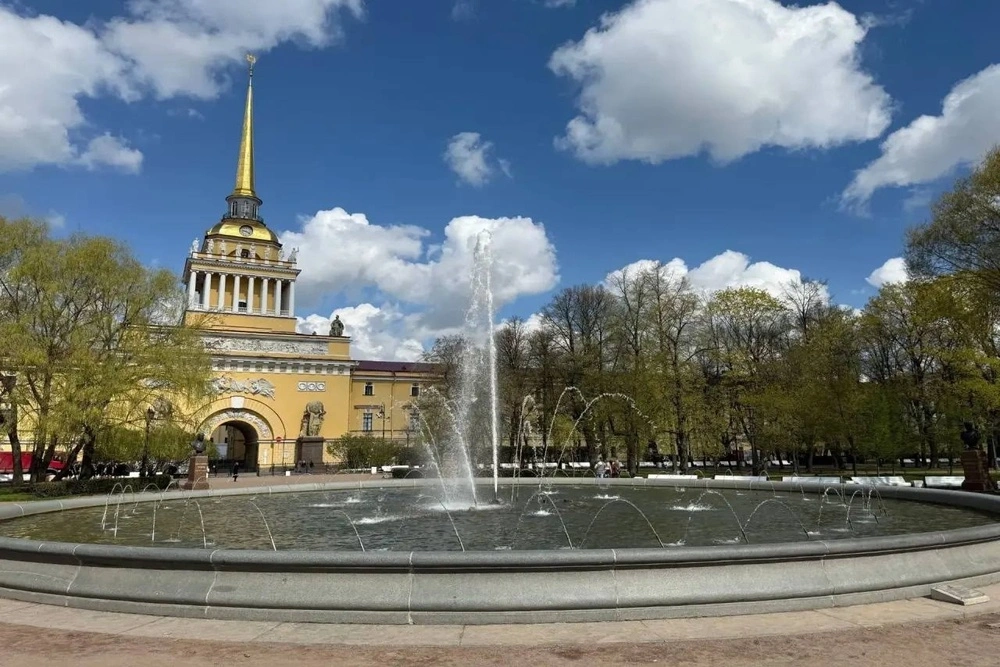 Сегодня ночью будут работать несколько фонтанов, расположенных в центре Петербурга, в том числе - у здания Адмиралтейства. 