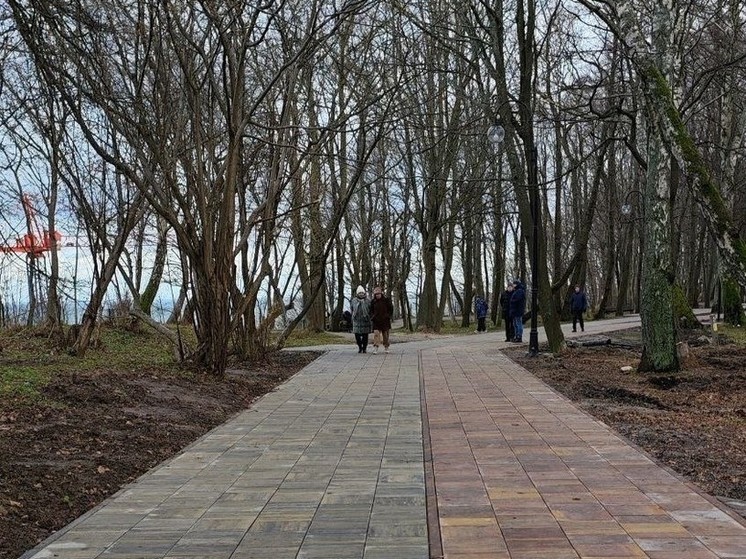 В Светлогорске обновили центральную аллею парка «Времена года»