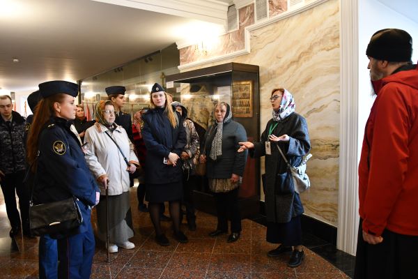 Ветераны и сотрудники УИС области посетили Богоявленский кафедральный собор Костромского кремля 