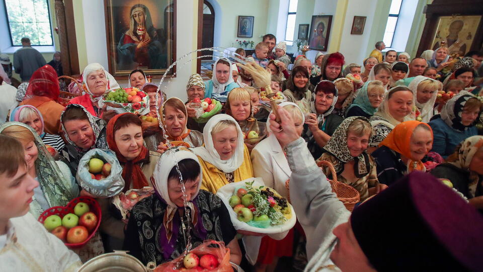 Яблочный спас в церкви